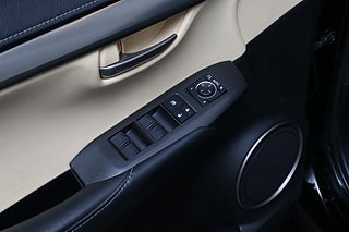 SUV Lexus NX 12 av 24