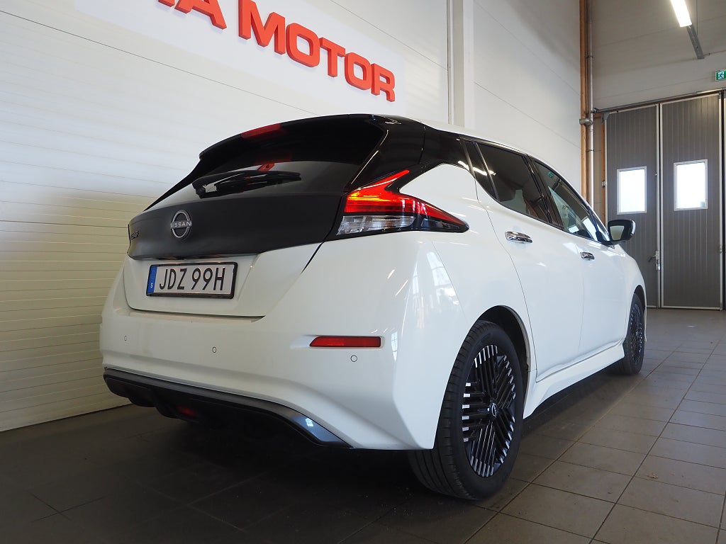 Nissan Leaf N-Connecta|40kWh|Värmepump|360 kamera