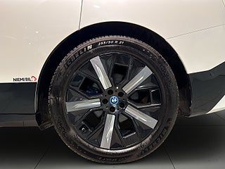 BMW iX xDrive40 Innovation 360° Laser Pvärm HuD H/K GPS SoV – bild 14