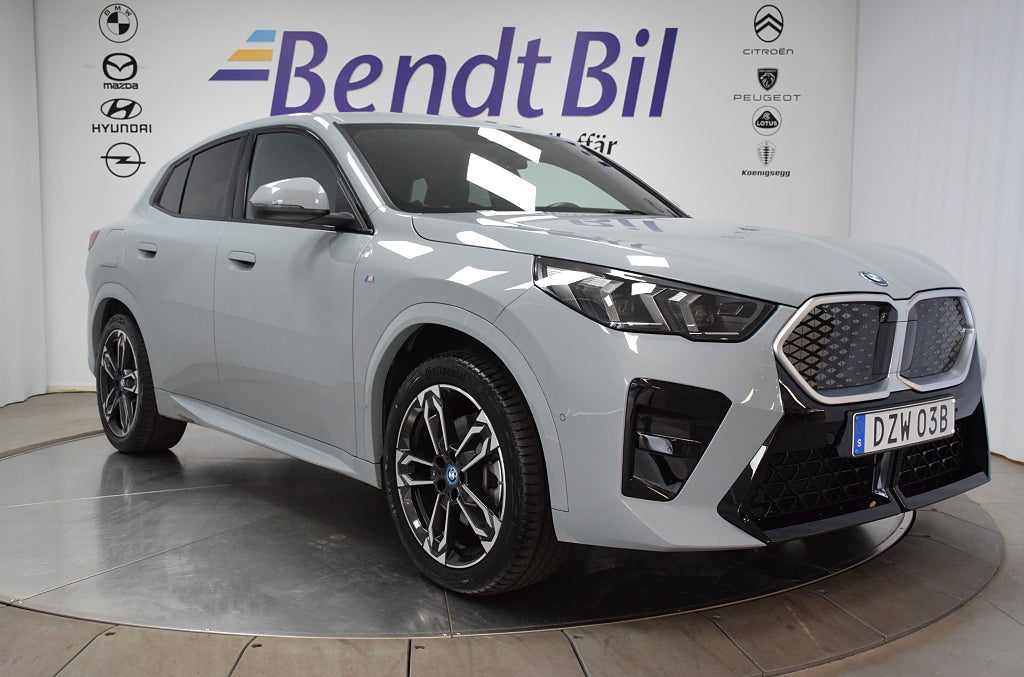 BMW iX2 xDrive30 M Sport | Dragkrok | Backkamera