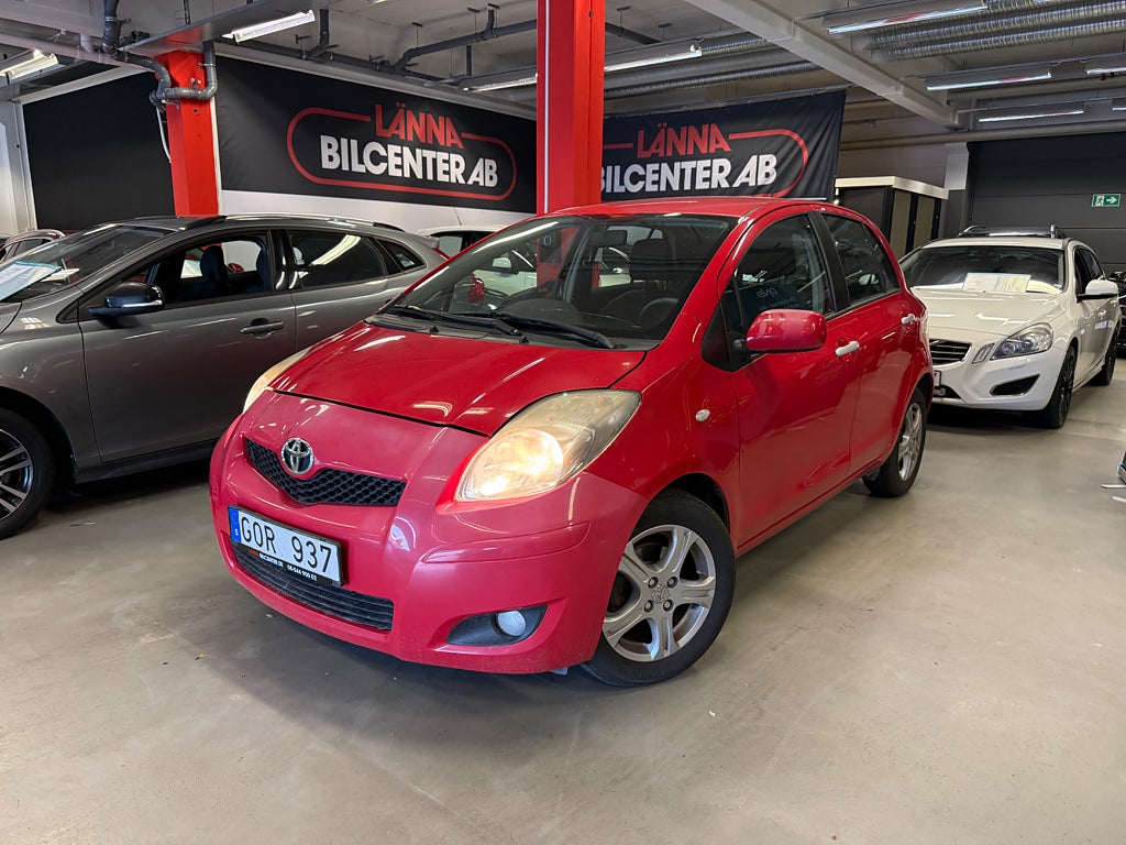 Toyota Yaris 1.33 Dual VVT-i Automat Låga mil M-värmare Låg års