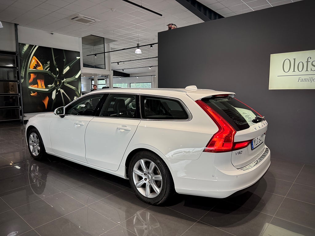 Volvo V90 D3 150hk Momentum VOC Värmare Head-Up Kelyess - bild 3