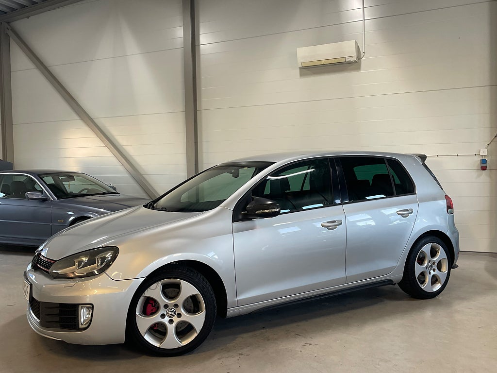 Volkswagen Golf 5-door GTI 2.0 TSI Nyservad Nybesiktad Steg 1 266hk