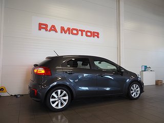 Halvkombi Kia Rio 5 av 20