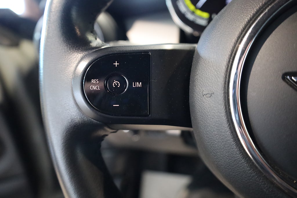 MINI Cooper SE Navi Läder Värmare Carplay Sensorer LED 2023