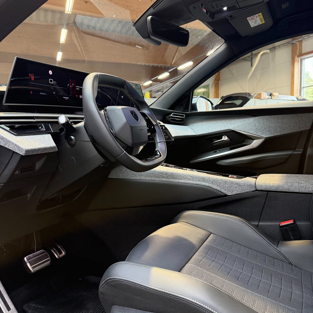 Peugeot 5008 HYBRID 136 e-DSC GT 7-Sits Cockpit Navi Backkamera MOMS
