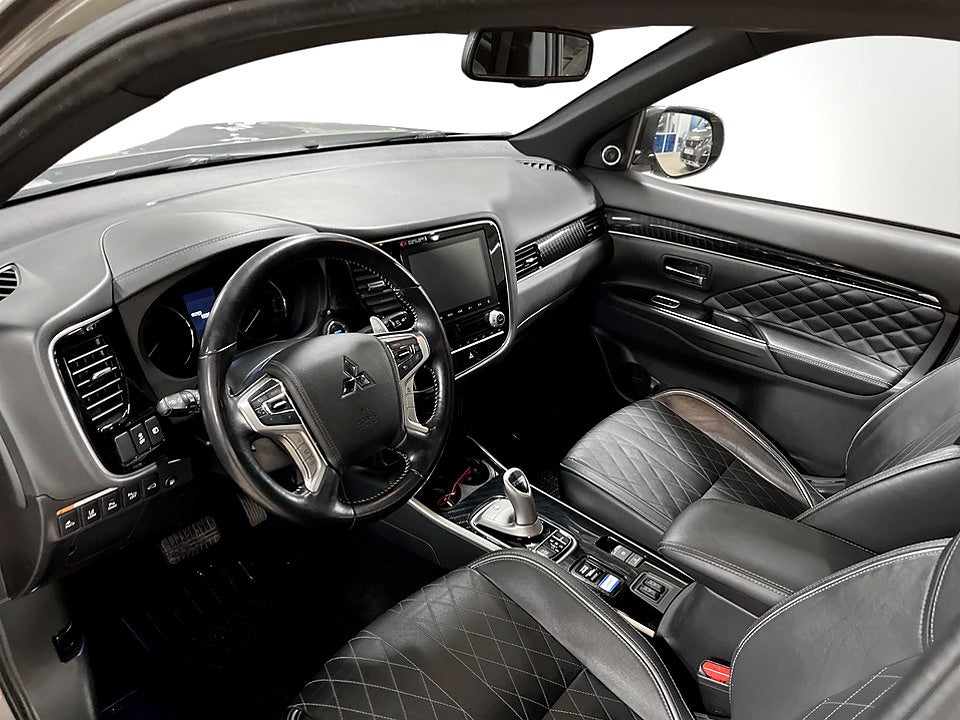 Bild på Mitsubishi Outlander Business PHEV Aut AWD 360-KAMERA ELSTOL 224hk