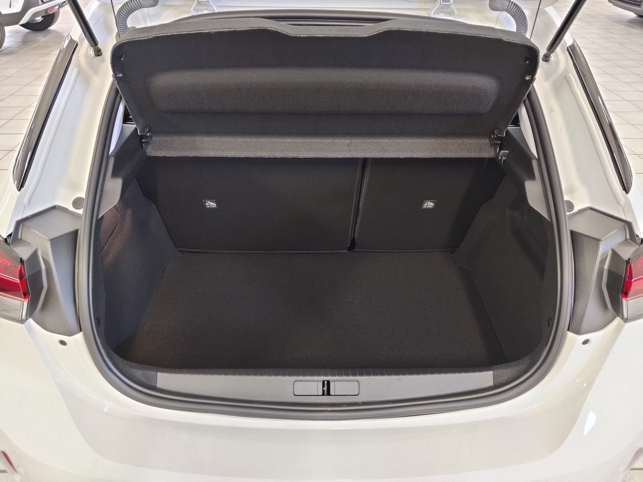Opel Corsa-e E Design & Tech 50KWh 2023, bild 5/37