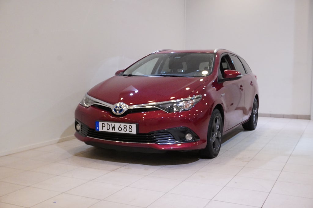 Toyota Auris 2,65% ränta Touring Sports Hybrid E-Cvt, 136hk Intense Edition