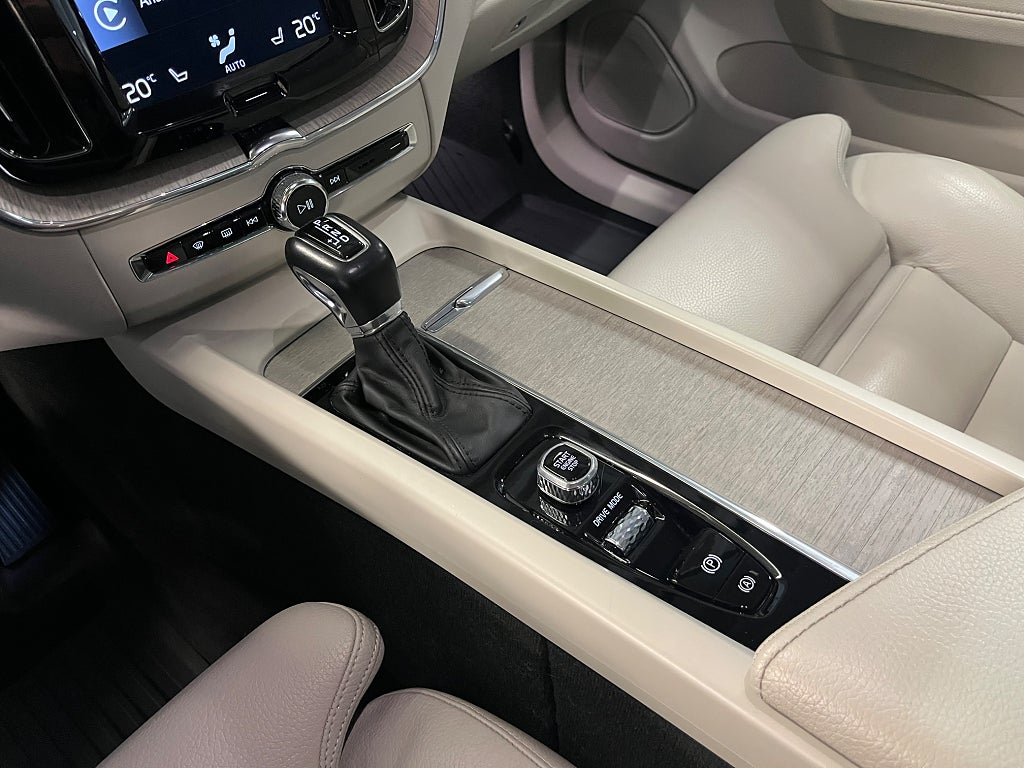 Volvo XC60 T5 AWD Aut Inscription DRAG B-kamera Carplay Ada farth bild 18
