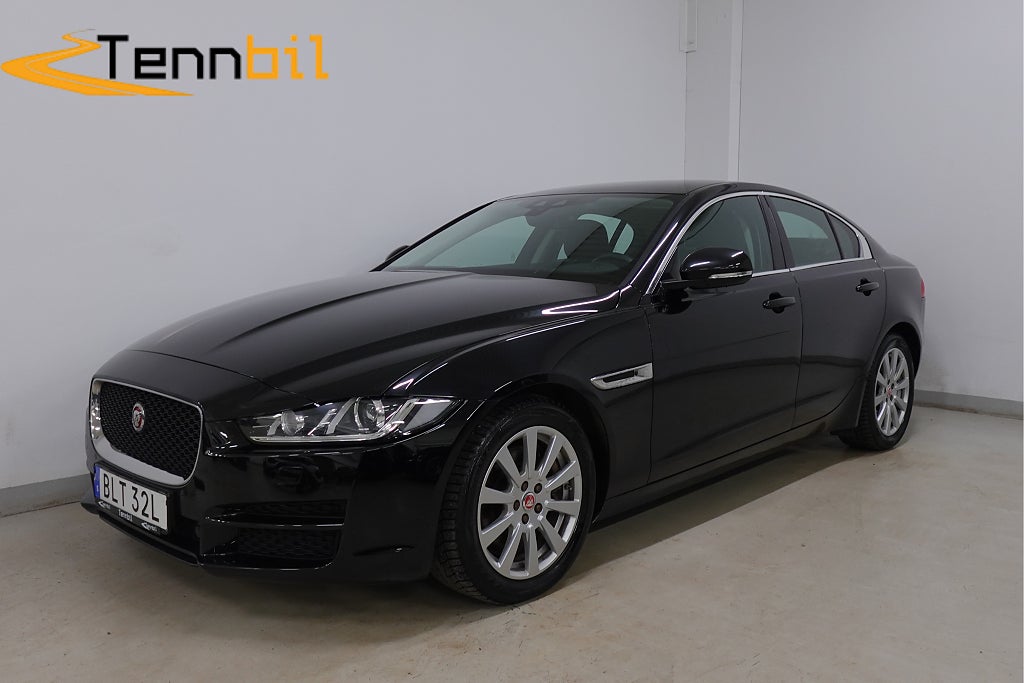 Jaguar XE 20t Euro 6 B-Kamera Navi BT Farthållare P-Värme