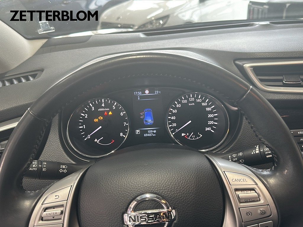 SUV Nissan Qashqai 11 av 17