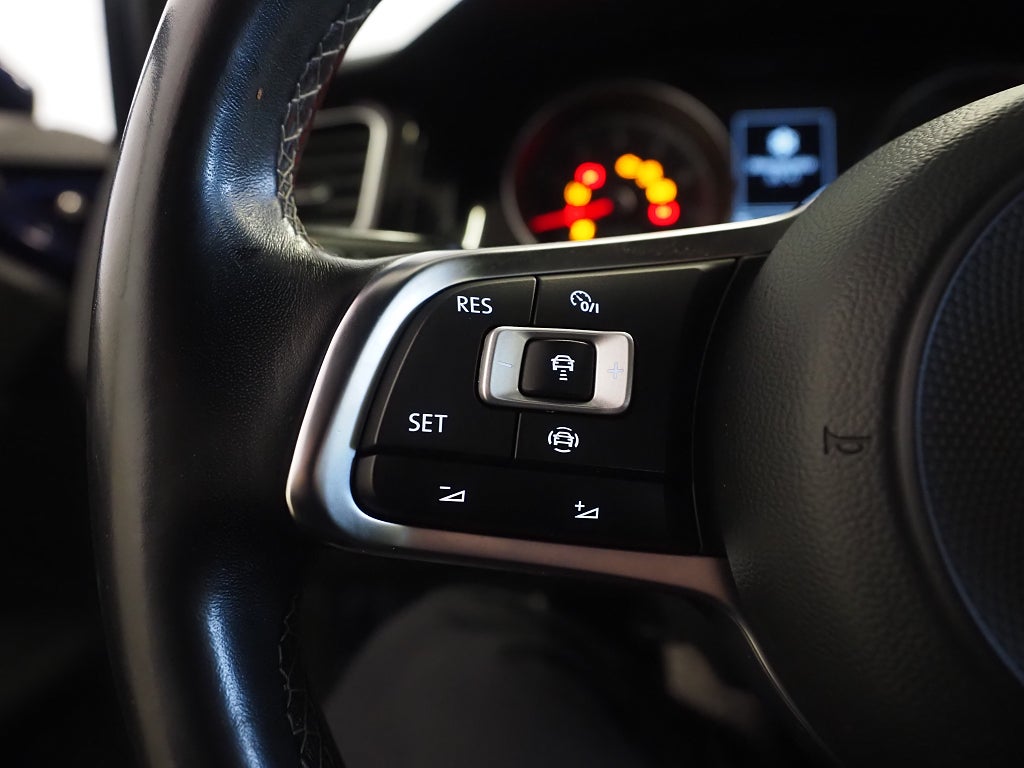 Volkswagen Golf 1.5 TSI 150hk GT R-Line Drag Kamera Pluspaket Keyless 2020