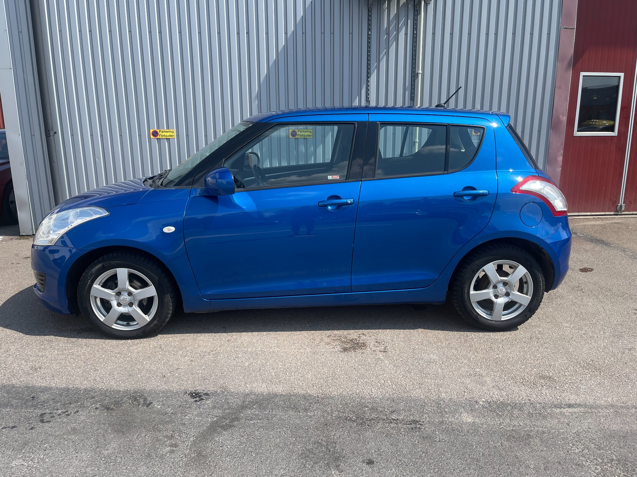Suzuki Swift 5-dörrar 1.2 VVT GL 94hk 2012, bild 2/38
