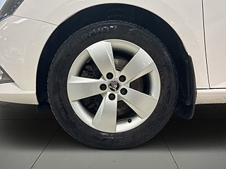Skoda Fabia 1.0 TSI Style Mvärm P-sen Farthållare S&V-däck Nyservad – bild 14