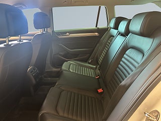 Volkswagen Passat Sportscombi 2.0 TDI 4M GT Dragkrok Dvärme B-kamera S&V – bild 13