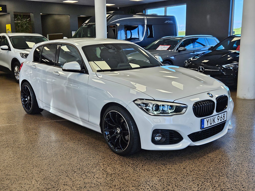BMW 118I 5-dörrars Steptronic M Sport / Värmare / Shadow Line