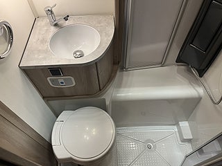 Husbil-halvintegrerad Kabe TMR X 780 LGB 21 av 26