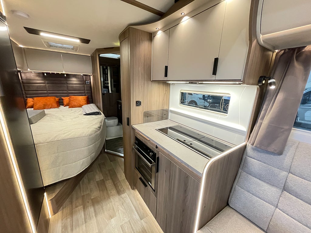 Kabe  Novum Compact 720 LXL / ALDE / Ugn / B-kort / Litium /   - Kabe