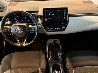 Toyota Corolla Hybrid e-CVT 184hk Kamera/Värmare/Navi/S&V
