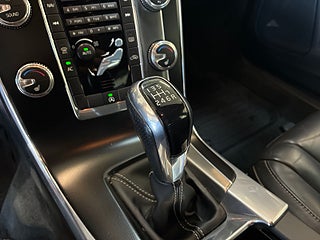 Volvo S60 T3 R-Design S&V-hjul/VOC/Pvärm/Psens/Skinn – bild 21