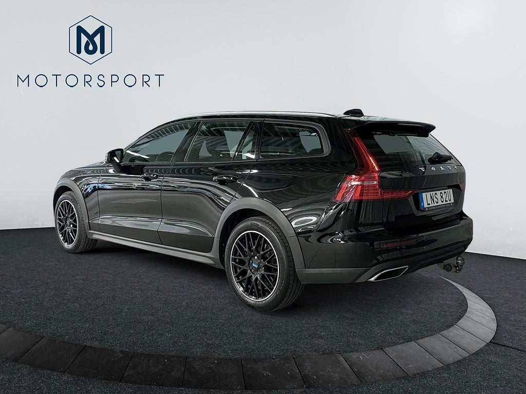 Volvo V60 Cross Country D4 AWD Aut DRAG Värmare Adap farth Carplay Navi bild 3