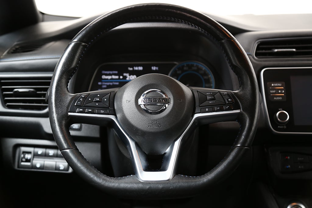 Nissan Leaf 40 kWh N-Connecta 360° I Navi I Motorvärmare