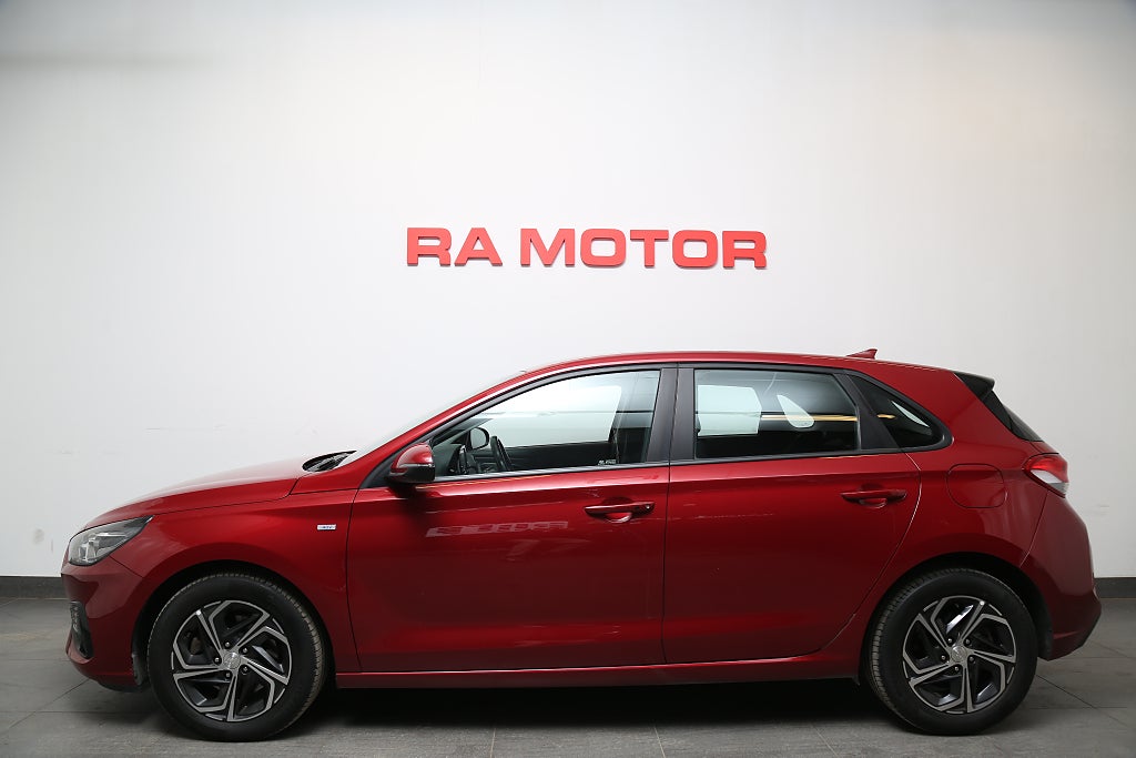 Hyundai i30 1,0 T-GDI 120hk MHEV Essential Aut 5d Kamera Drag 2022