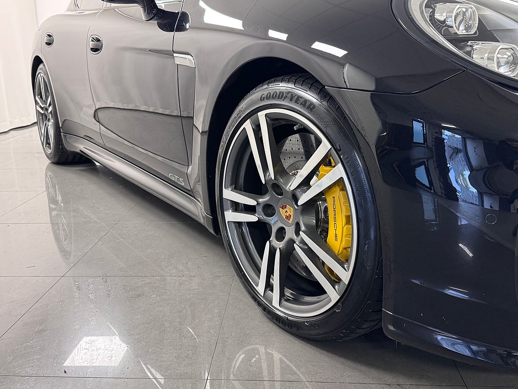 Porsche Panamera 4.8 V8 GTS PDK 4WD Lågmil 1-Ägare 440HK BOSE bild 29