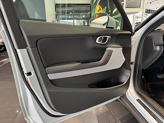 Halvkombi Polestar 2 8 av 11