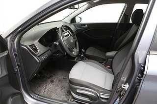 Halvkombi Hyundai i20 8 av 17
