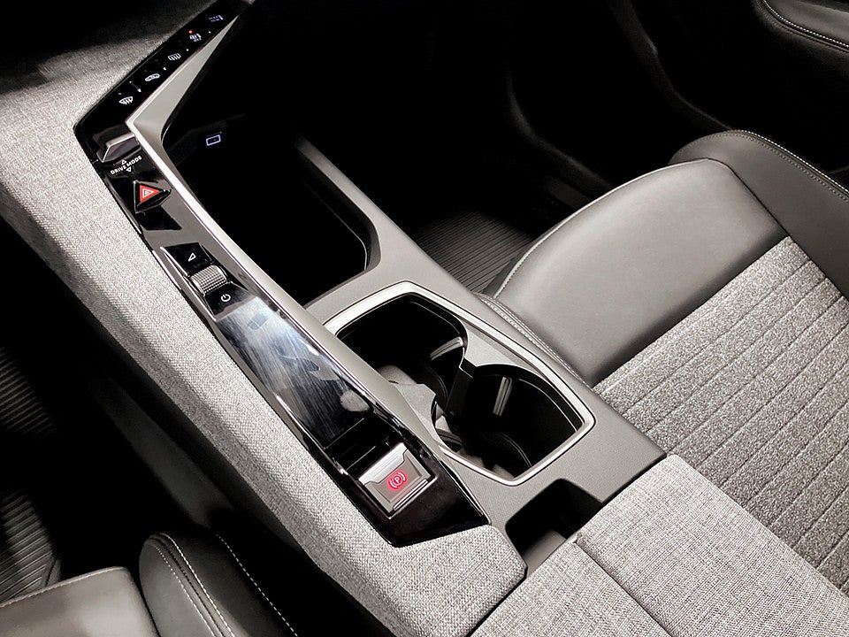 Bild på Peugeot 5008 Allure Hybrid - KAMPANJ! PRIVATLEASA FRÅN 24 MÅN