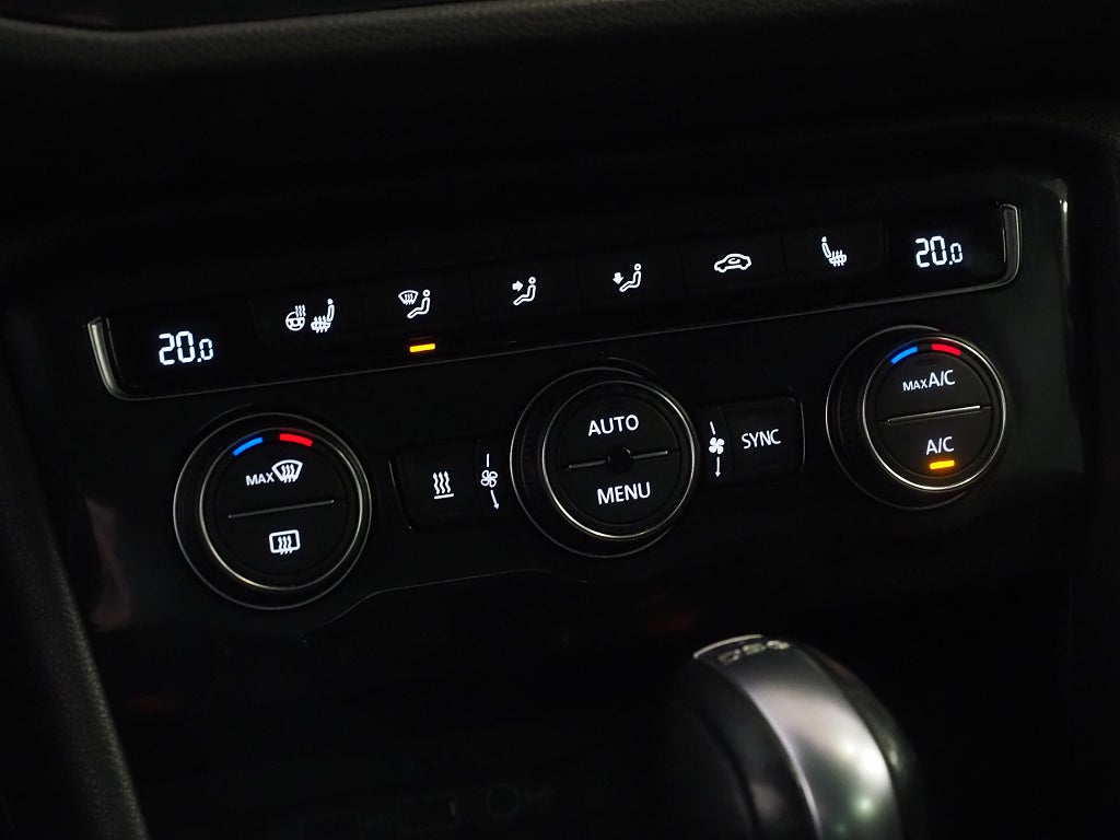 Volkswagen Tiguan 2.0 TDI 4Motion R-Line P-Värm Drag Kamera 19" Carplay