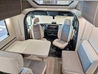 Husbil-halvintegrerad Adria MATRIX SUPREME MB 670 SL 6 av 15