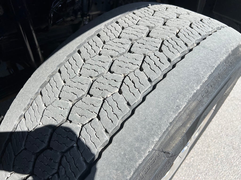 Mercedes-Benz Arocs 3251 Tridem Lastväxlare, Fullt Plogutrustad