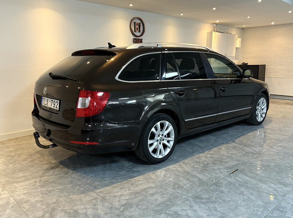 Skoda Superb Kombi 2.0 TDI 4x4 Ambition DRAG NYKAMREM MOTORVÄRMARE