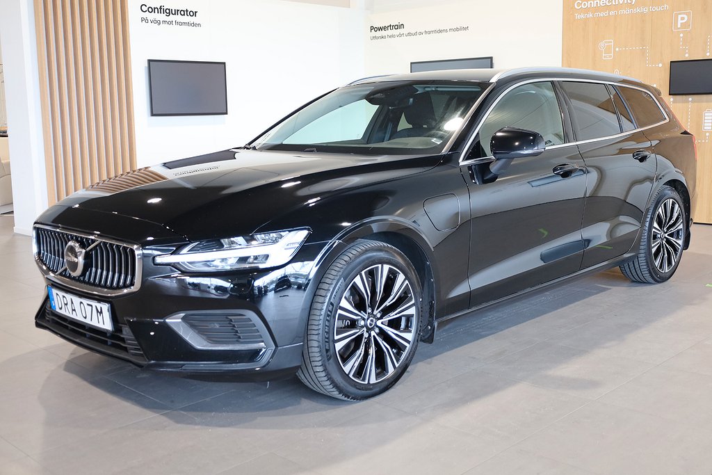 Volvo V60 Recharge T6 AWD Aut Core edt Navi Drag Leasbar 2023