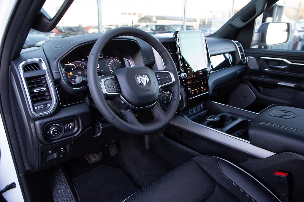 Dodge RAM 1500 Laramie Night Premium 426 hk E85 LÅG SKATT