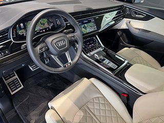 SUV Audi Q8 6 av 15