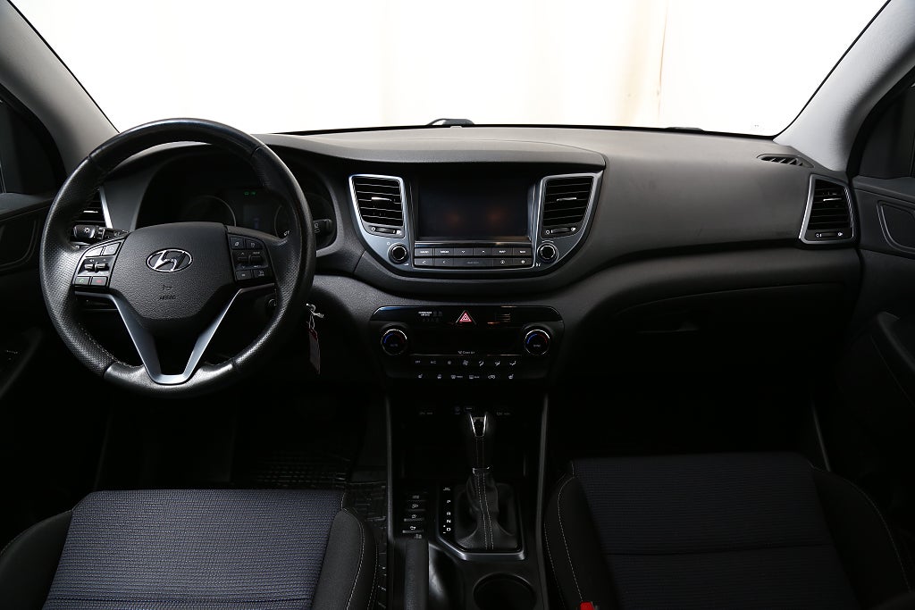 Hyundai Tucson 1,7 CRDi 141hk Move! Aut Navi Kamera 19” Drag