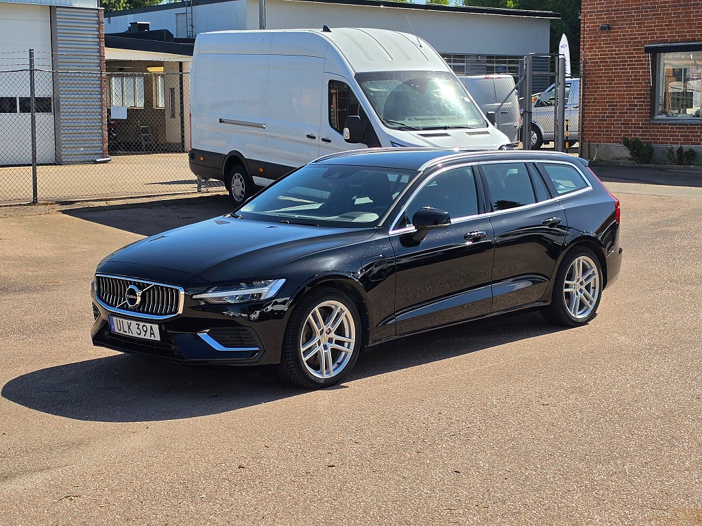 Volvo V60 Recharge T6 AWD Geartronic Inscription Expression 