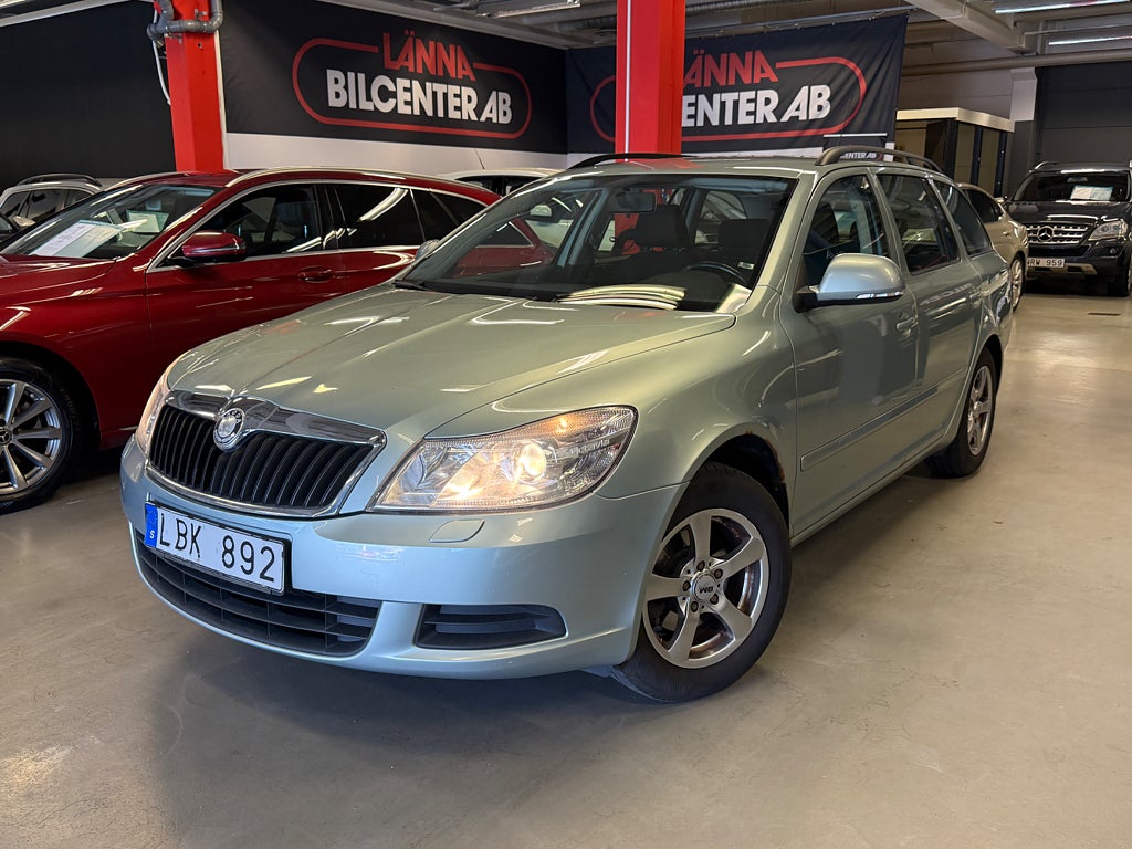 Skoda Octavia Kombi 1.2 TSI Ambiente Automat PDC Låg årsskatt SoV 