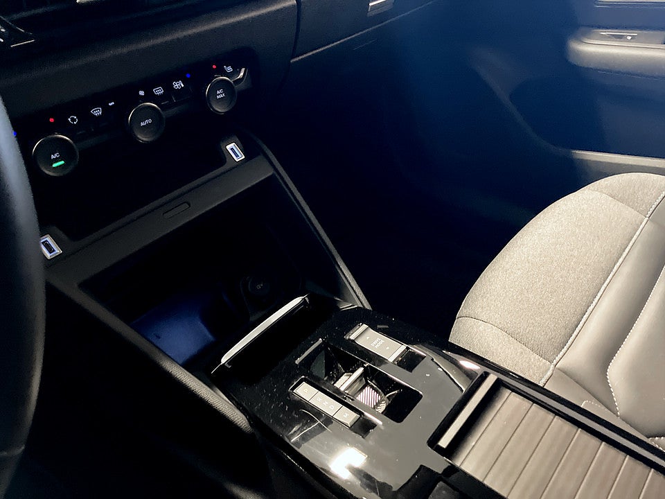 Bild på Citroën C4-X Shine 1.2 PT 130hk Aut B-KAMERA RATTVÄRME