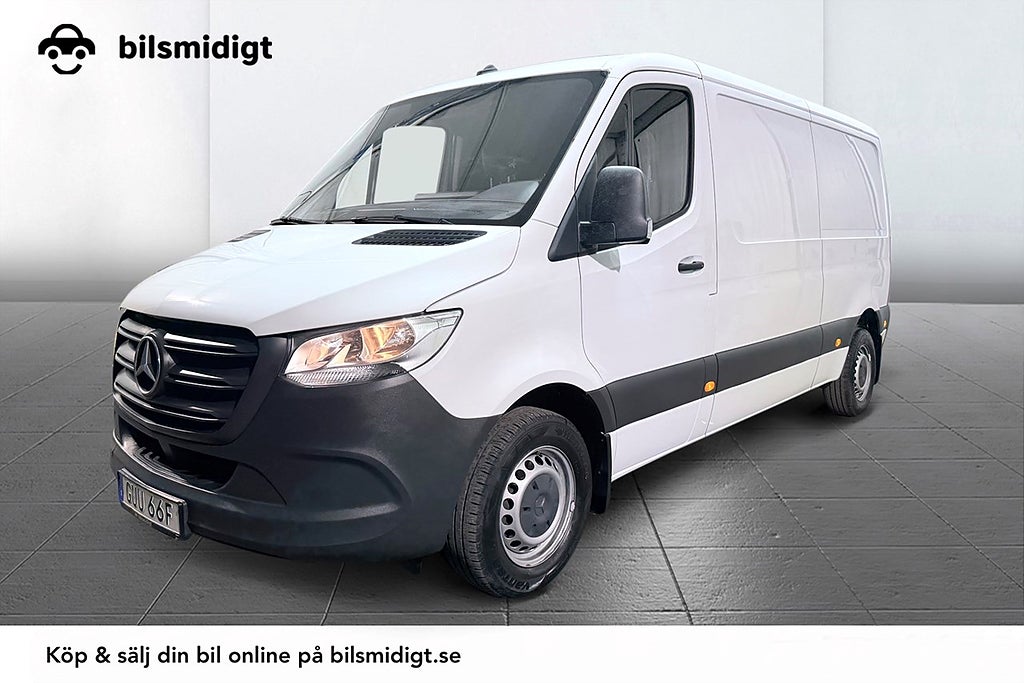Mercedes-Benz Sprinter 211 CDI FWD Skåp Drag Kamera CarPlay 3-sits MOMS 114hk