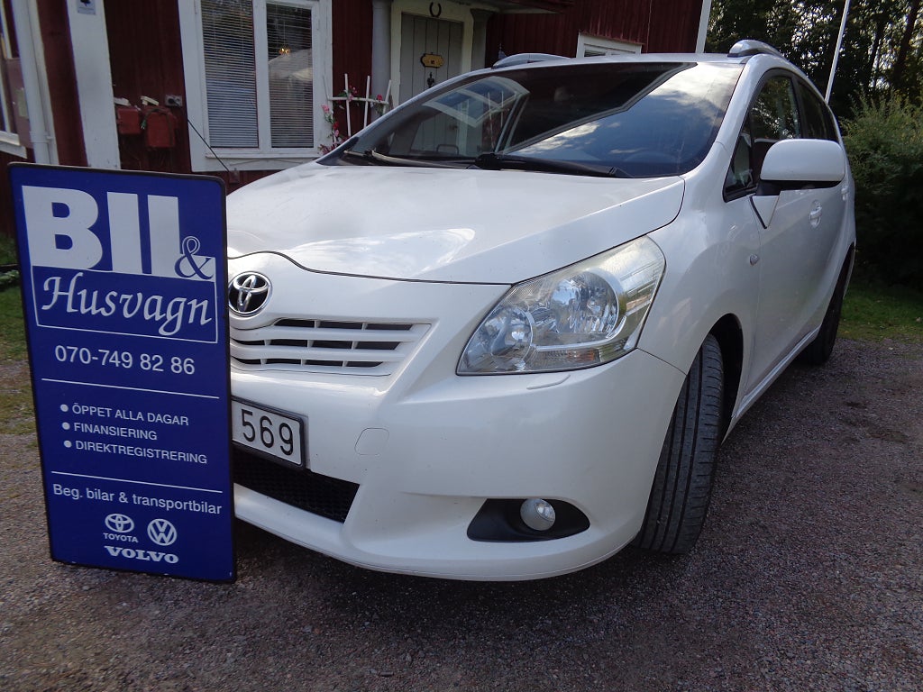 Toyota Verso 2.0 D-4D 7-SITSIG/FULLSERVAD/0,46 L PER MIL/FINANS/INBY