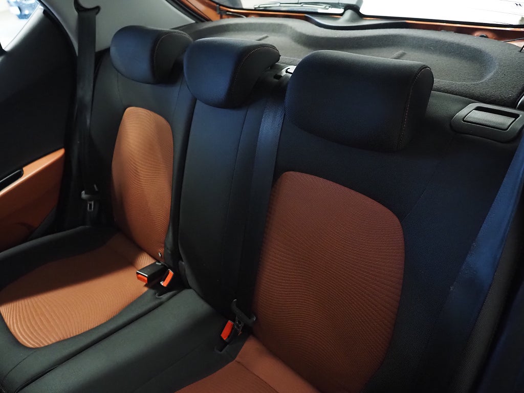 Hyundai i10 1.0 ComfortPlus 67hk Motorvärmare P-Sensorer Rattvärme 2014