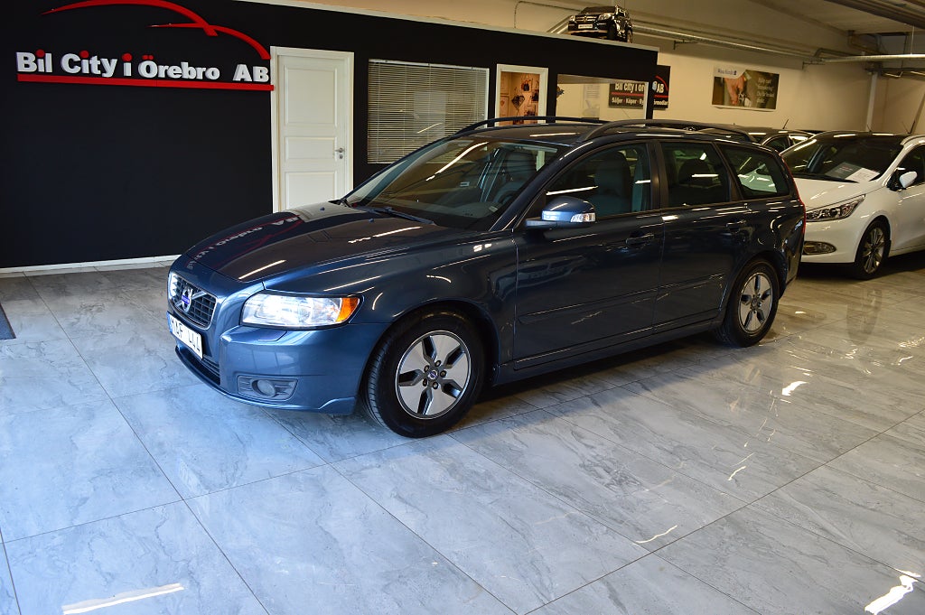 Volvo V50 D2 (115hk) Momentum / Låga Mil / D-Värmare / Drag / Nyservad