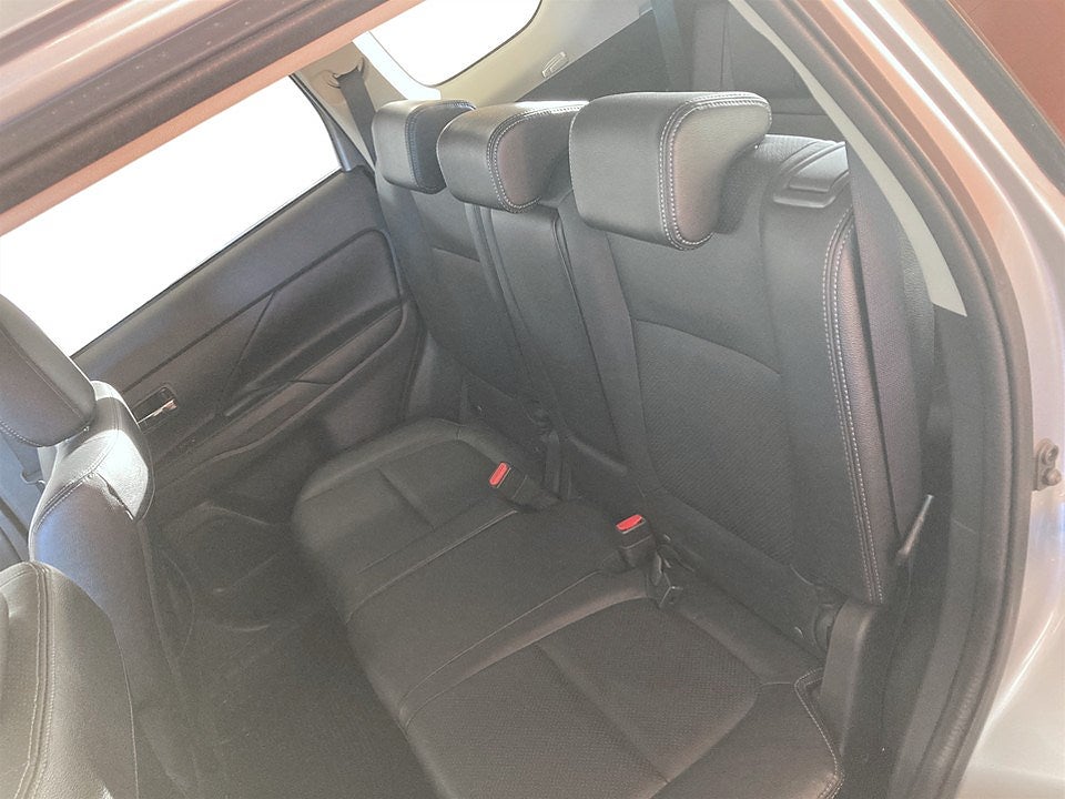 Bild på Mitsubishi Outlander Business 2.0 150hk Aut 4WD - 7-SITS, B-KAMERA