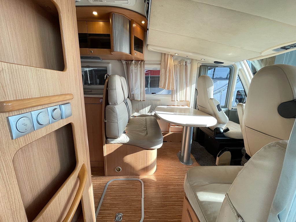 Adria Vision 707 SL /AC bodel/Solcell x2/Ugn/Taksäng/Långbäddar/Fint s - Adria