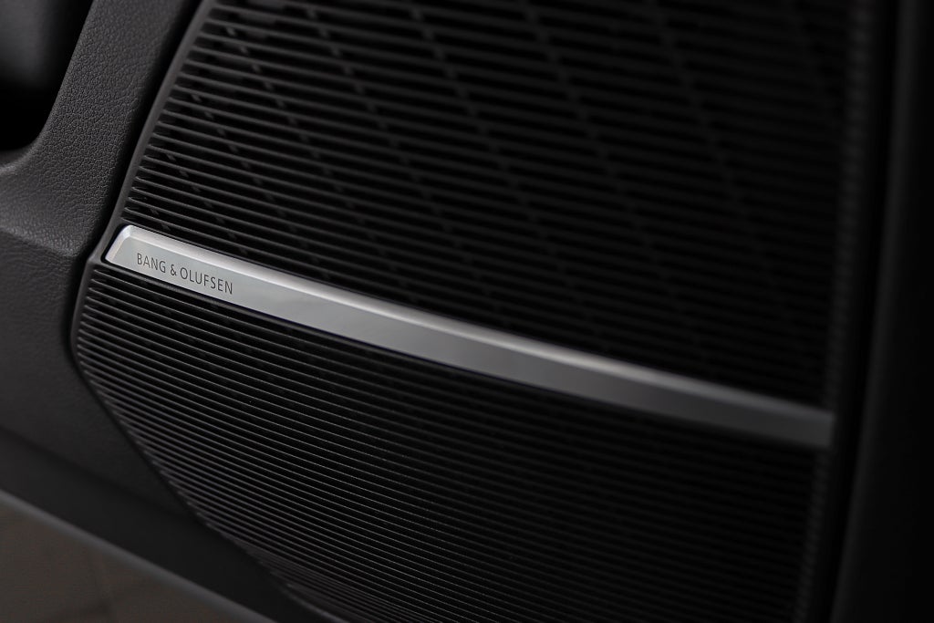 Audi Q8 50 TDI Quattro S Line Matrix B&O Panorama Dragkrok